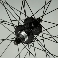 ROUE FIXIE 700 BLANC ARRIERE 7 ROUE FIXIE 700 BLANC ARRIERE -Velos Ville Boutique roue fixie 700 blanc arriere 2 600x600 1