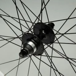 ROUE FIXIE 700 BLANC ARRIERE 8 ROUE FIXIE 700 BLANC ARRIERE -Velos Ville Boutique roue fixie 700 blanc arriere 3 600x600 1